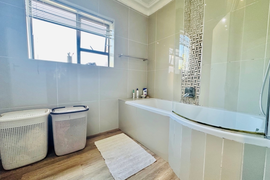 4 Bedroom Property for Sale in Providentia Eastern Cape